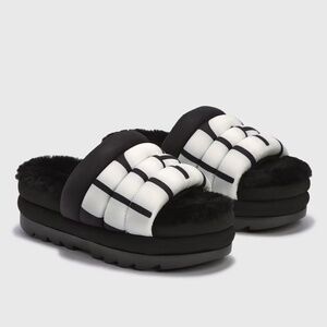 UGG Black Maxi Slide